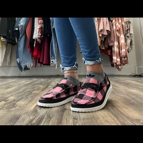 Pink and black plaid shoes - Picture 2 of 5